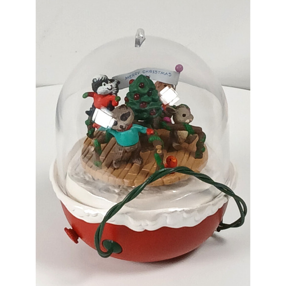 Hallmark Ornament: 1994 Forest Frolics, QLX7436 - Picture 3 of 6